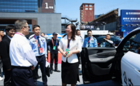科技赋能警务 安全护航未来——吉利汽车携警用装备明星车型亮相第十二届警博会